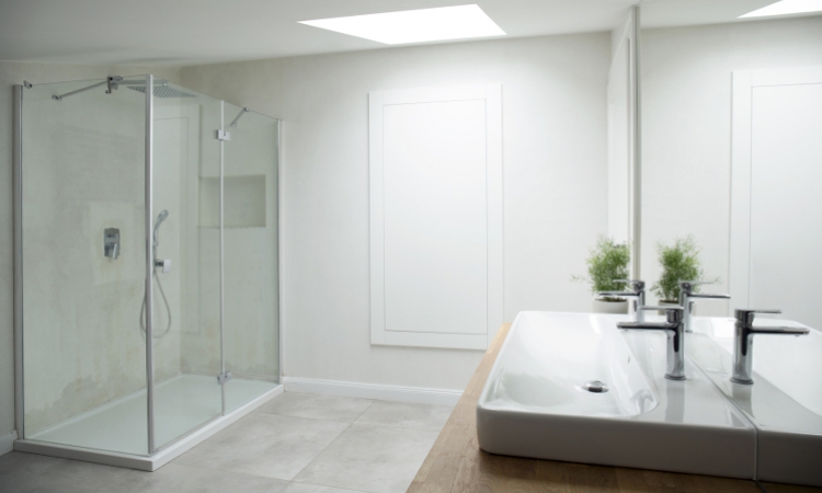 Jak urządzić łazienkę w domu stylowo i funkcjonalnie? Podpowiadamy