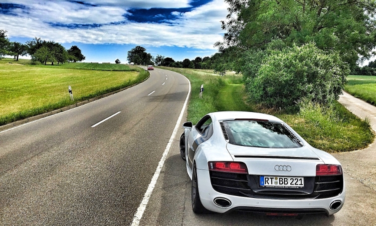 Auto mit einem Getriebeschaden