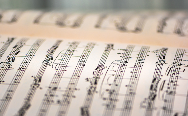 Musikfrequenzen gegen Falten