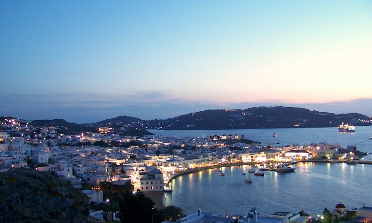 Meet the astonishing villas in Mykonos…